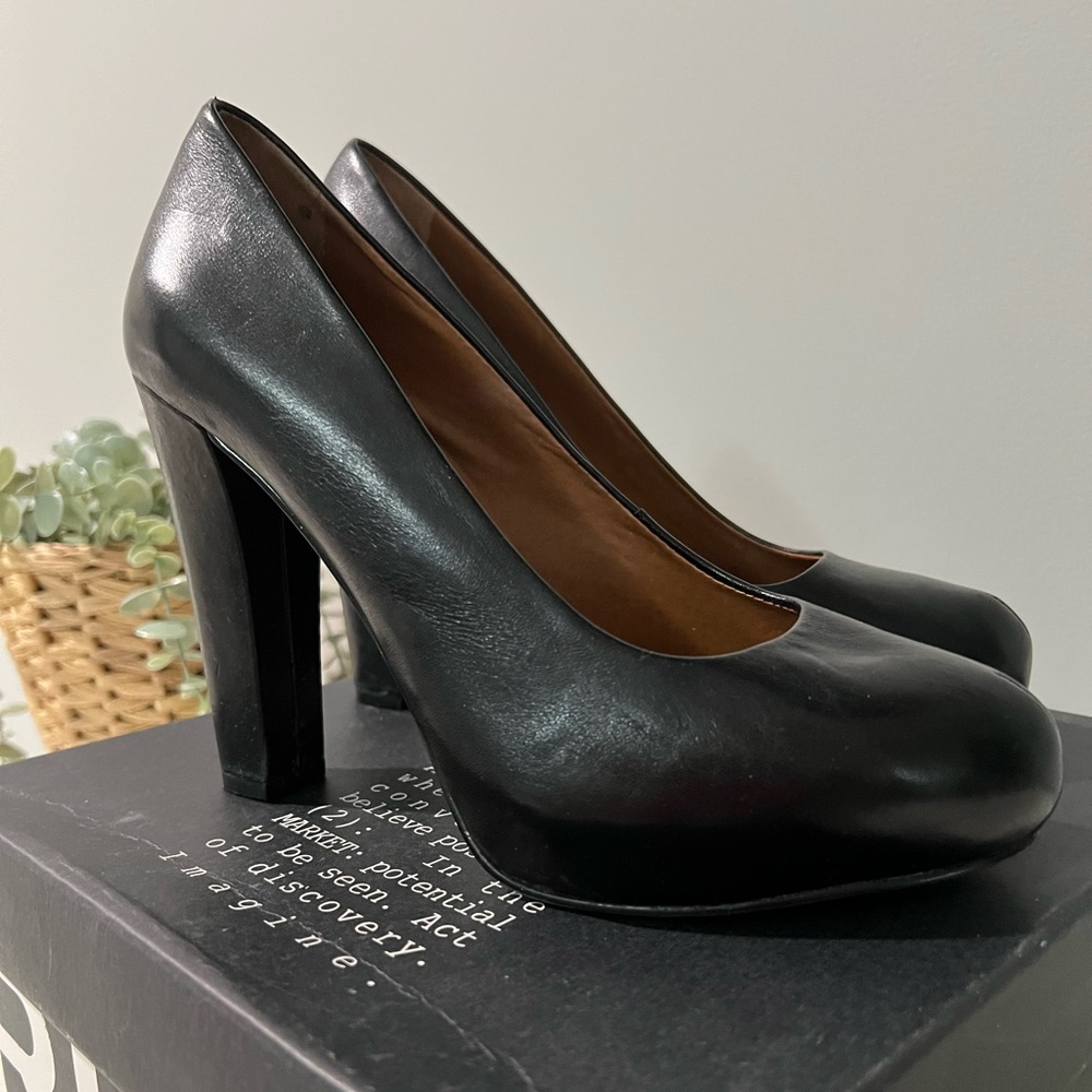 MRKT black hidden platform shoes size 7.5
